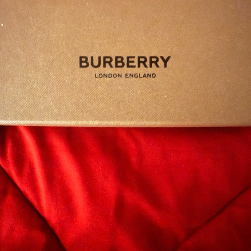 Burberry Luxurious Gold Box